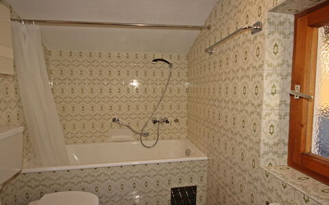 Berneckblick: Bathroom, Tile, Room, Property, Wall, Plumbing Fixture, Floor, Interior Design, House, Home