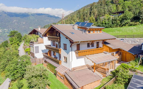Berneckblick: Property, House, Real Estate, Residential Area, Building, Home, Roof, Estate, Hill Station, Architecture