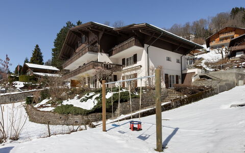 Chalet im Klusi: Tree, House, Residential Area, Home, Architecture, Roof, Cottage, Human Settlement, Rural Area