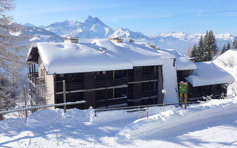 Les Petites Maraîches 132 389: Snow, Winter, Property, Hill Station, Home, Mountain, Mountain Range, House, Ski Resort, Piste