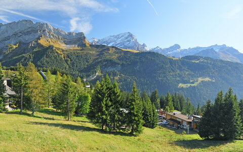 Les Petites Maraîches 132 389: Mountainous Landforms, Mountain, Mountain Range, Natural Landscape, Nature, Wilderness, Sky, Hill Station, Highland, Alps