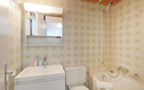 Les Petites Maraîches 132 389: Bathroom, Property, Room, Interior Design, Building, Wall, Real Estate, Tile, Architecture, House
