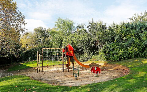 Bertoni Golf & Sea: Sky, Cloud, Plant, Vegetation, Tree, Land Lot, Grass, Natural Landscape, Playground Slide