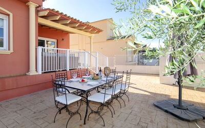 Accommodation:&nbsp;Jazmines 410.3