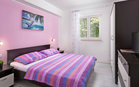 Ana: Bedroom, Bed, Bed Sheet, Furniture, Room, Bedding, Property, Purple, Bed Frame, Mattress
