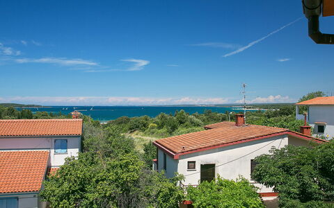Ivković: Sky, Residential Area, Property, Cloud, House, Roof, Neighbourhood, Town, Suburb, Real Estate