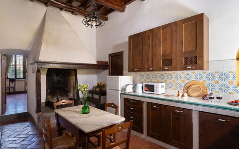 Villa Sieve: Furniture, Interior Design, Flooring, Wood, Ceiling, Room, Floor, Kitchen, Lighting, Table