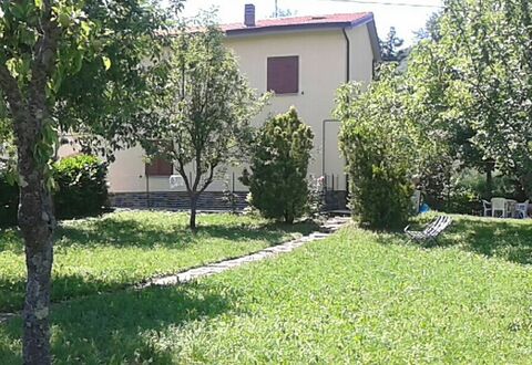Appartamento Porretta Terme: Property, Yard, House, Backyard, Real Estate, Home, Land Lot, Lawn, Tree, Grass