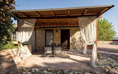 Accommodation:&nbsp;Olivi