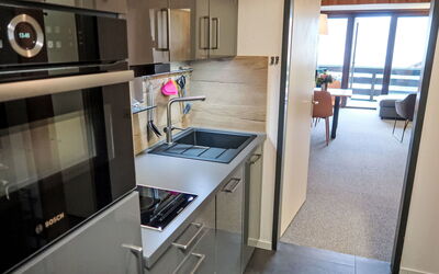 Accommodation:&nbsp;Apt B 033 100.48