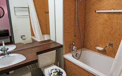 Accommodation:&nbsp;Apt B 044 100.84