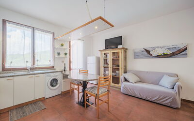 Villaggio 5 Terre 100.6: Window, Wood, Interior Design, Flooring, Floor, Living Room, Picture Frame, Comfort, Hardwood