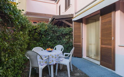 Villaggio 5 Terre 100.11: Wood, Trunk, Winter, Twig, Outdoor Furniture, Freezing, Woodland, Snow, Backyard