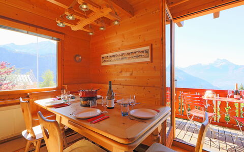 Chalet Zan-Fleuron: Room, Property, Building, Table, Furniture, Real Estate, Interior Design, House, Dining Room, Home
