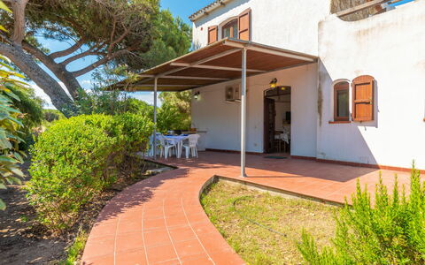 Valledoria 710: Plant, Building, Sky, Window, Land Lot, Shade, Door, Tree, Residential Area, Landscape