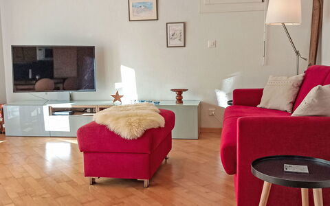 Wengen 62: Furniture, Interior Design, Flooring, Couch, Living Room, Floor, Room, Home, Apartment