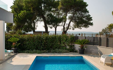 Villa Fasana: Swimming Pool, Property, Real Estate, House, Leisure, Backyard, Home, Residential Area, Tree, Building
