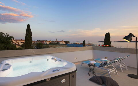 Villa Fasana: Property, Swimming Pool, Jacuzzi, Sky, Real Estate, Room, Azure, Vacation, Resort, House