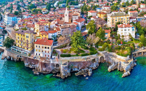 Villa Karolina: Water, Building, Azure, House, Urban Design, Cityscape, Landscape, Residential Area, Plant, Real Estate