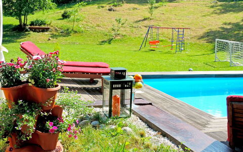 Škalniški: Grass, Backyard, Garden, Yard, Botany, Leisure, Landscaping, Landscape, Tree, House