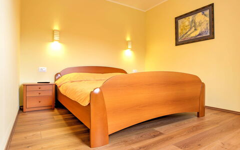 Dante: Bedroom, Furniture, Bed, Room, Bed Frame, Floor, Hardwood, Property, Bed Sheet, Bedding