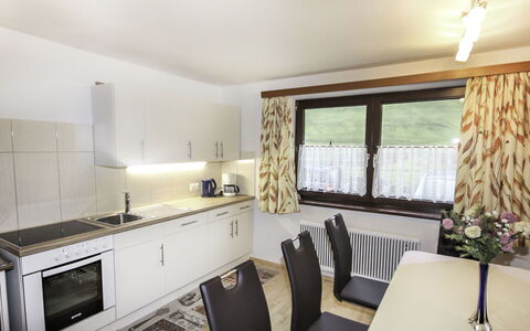 Thaler: Property, Room, Furniture, Interior Design, Building, House, Real Estate, Ceiling, Kitchen, Home