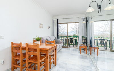 Port Ducal 134.2: Furniture, Plant, Table, Wood, Interior Design, Building, Houseplant, Living Room, Window, Real Estate