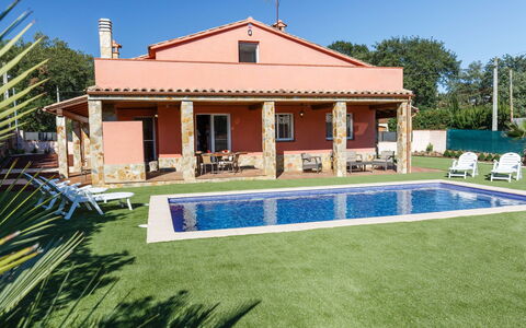 Montverde: Property, House, Building, Home, Real Estate, Villa, Estate, Swimming Pool, Grass, Architecture