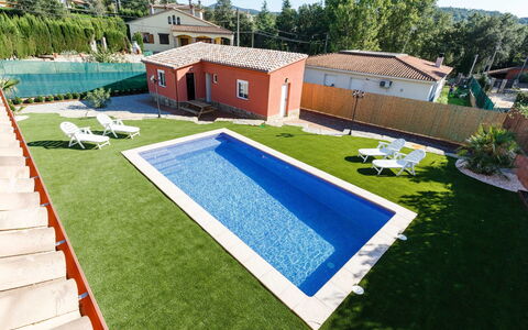Montverde: Property, Grass, Swimming Pool, Artificial Turf, Real Estate, Lawn, House, Backyard, Building, Architecture