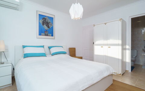 El Palmeral: Bedroom, Furniture, Bed, Room, Property, Bed Sheet, Bedding, Bed Frame, Floor, Interior Design