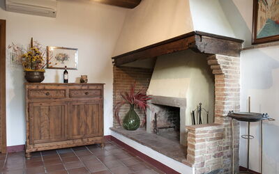 Accommodation:&nbsp;402