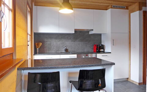 Chalet Castor: Countertop, Room, Property, Furniture, Kitchen, Building, Kitchen Stove, Cabinetry, Interior Design, House