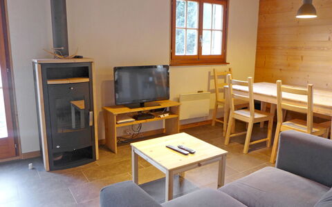 Chalet Castor: Room, Furniture, Property, Living Room, Floor, Building, Table, Interior Design, Wall, House