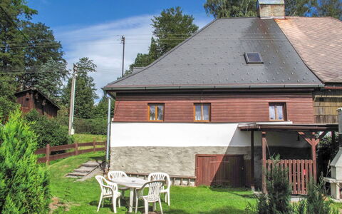 Lenora i: Plant, Sky, Window, Building, Cloud, Tree, Land Lot, Grass, House, Cottage