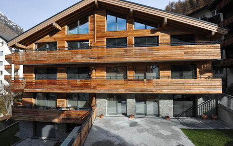 Blauherd: House, Property, Building, Architecture, Home, Roof, Siding, Log Cabin, Real Estate, Wood