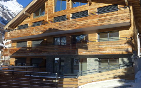 Blauherd: Log Cabin, Property, House, Building, Siding, Lumber, Home, Wood, Real Estate, Architecture