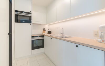 Accommodation:&nbsp;Seaview 4 with Parking 610.5