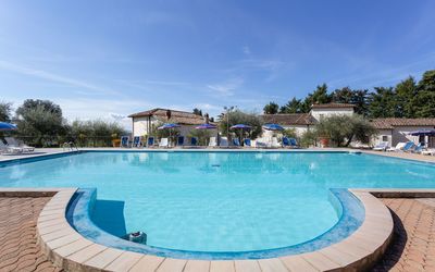 Villa Grassina: Swimming Pool, Property, Leisure, Real Estate, Water, Resort, Building, Vacation, Estate, Sky