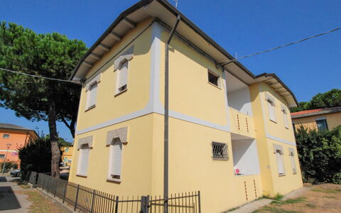 Rosolina Mare 500: Property, House, Architecture, Building, Residential Area, Real Estate, Facade, Wall, Neighbourhood, Home