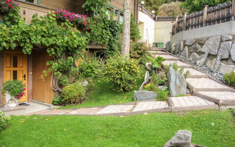 Wieser: Property, Garden, Yard, Grass, Lawn, Backyard, Courtyard, House, Landscaping, Building