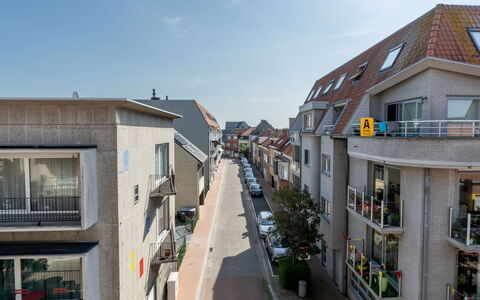 Bredene 711: Building, Residential Area, Urban Area, Neighbourhood, Town, Apartment, City, Home, Street, House
