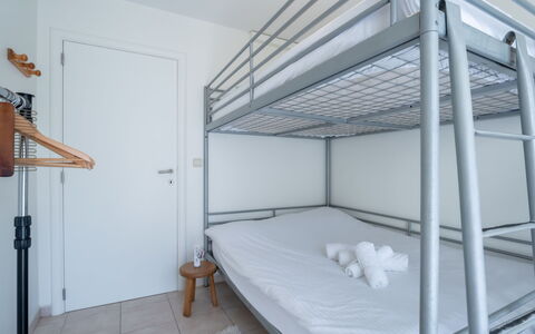 Leonifi with Terrace: Bunk Bed, Bedroom, Bed, Bedding, Bed Frame, Bed Sheet, Hostel, Linens, Mattress
