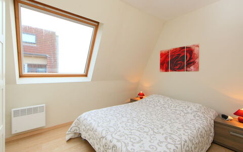 Bredene 715: Furniture, Property, Window, Comfort, Building, Wood, Textile, Paint, Shade