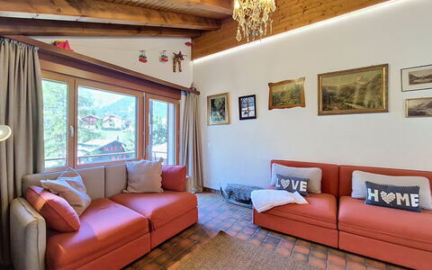 Haus Rollin: Furniture, Interior Design, Couch, Flooring, Floor, Room, Living Room, Wood, Ceiling
