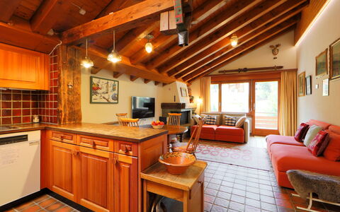Haus Rollin: Room, Property, Building, Furniture, Interior Design, House, Real Estate, Ceiling, Home, Kitchen