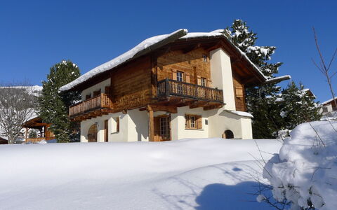 Chistiala Dadens: Snow, Winter, House, Property, Home, Sky, Freezing, Tree, Architecture, Real Estate