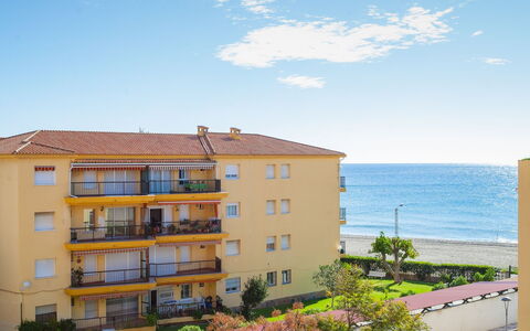Edif. Museo 2ºk: Property, Building, Apartment, Residential Area, Real Estate, House, Sky, Condominium, Home, Town