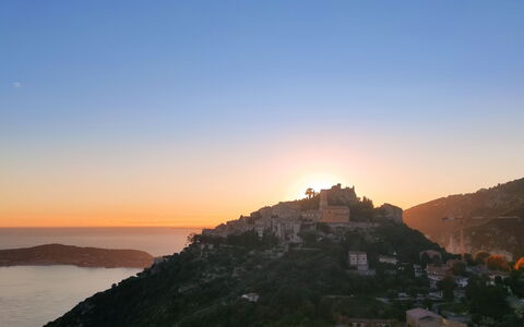 Eze 100: Sky, Mountain, Afterglow, Highland, Sunlight, Dusk, Atmospheric Phenomenon, Cloud, Sunrise, Terrain