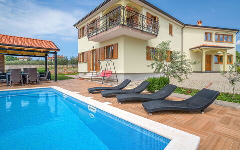 Poreč Tar 103: Property, Building, House, Swimming Pool, Real Estate, Home, Estate, Villa, Residential Area, Architecture