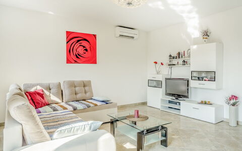 Accommodation:&nbsp;Ulika 103.1